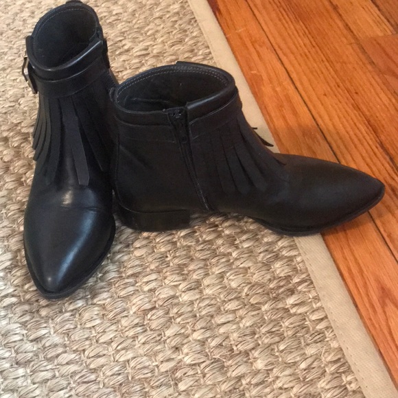 Italian leather booties w/ fringe and gold buckle - Picture 3 of 4